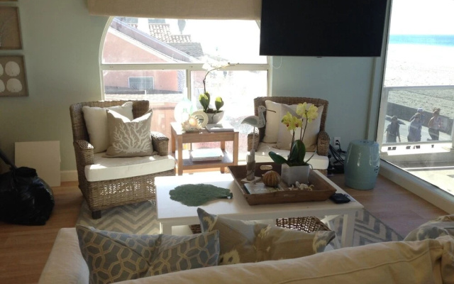 Ocean Front Walk Apartment #45129