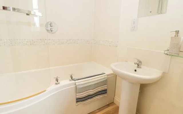 2 Perran Court