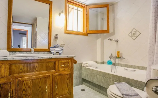Villa in Heraklion With Private Pool & Beaches