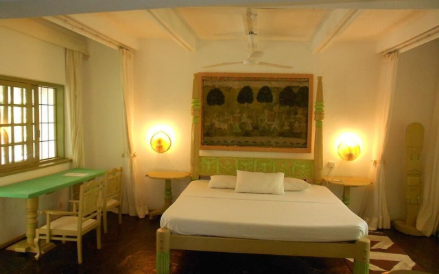 White Elephant Sea & Art Lodge