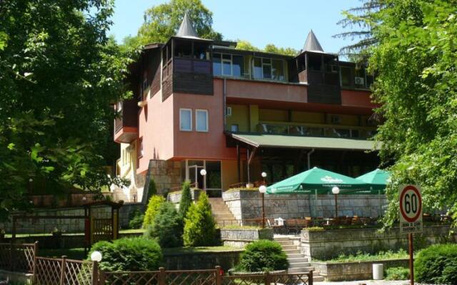 Park Hotel Kyoshkove Шумен вид на фасад