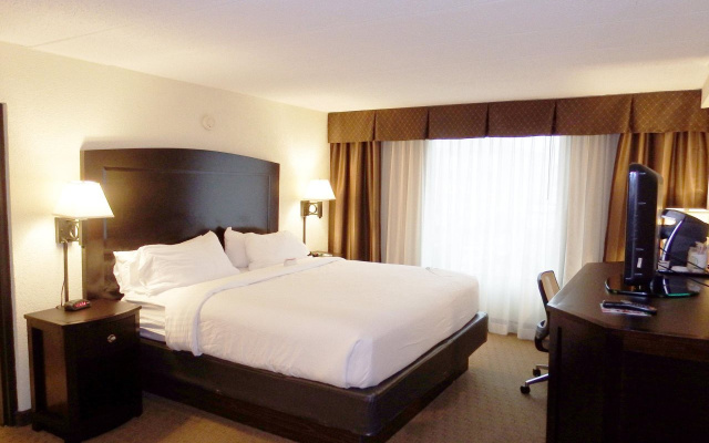 Holiday Inn Hotel & Suites Charleston West by IHG