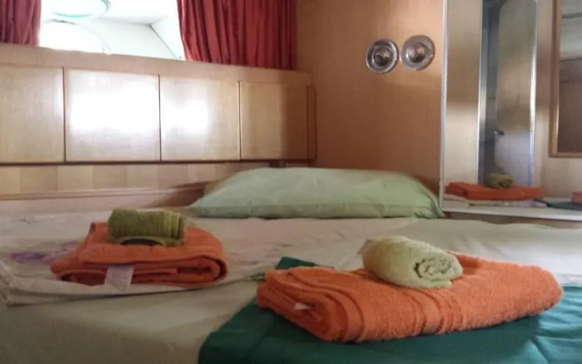 Venice Hotel On Boat