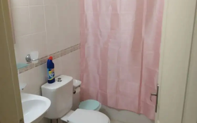 Penthouse-5 Guests-balcony-aircon-parking