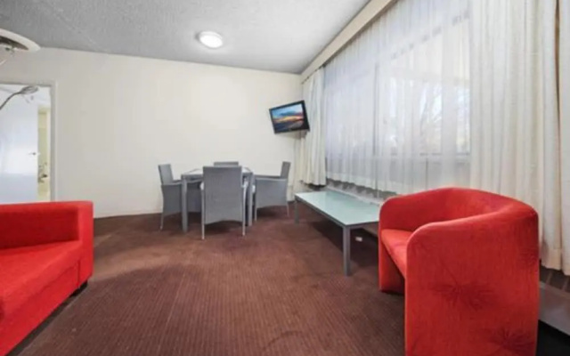 Belconnen Hotel & Serviced Apartments