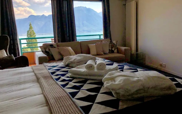 Luxury lake view apartment