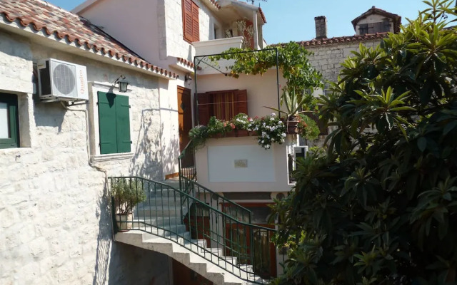 Apartment and Room Ivica