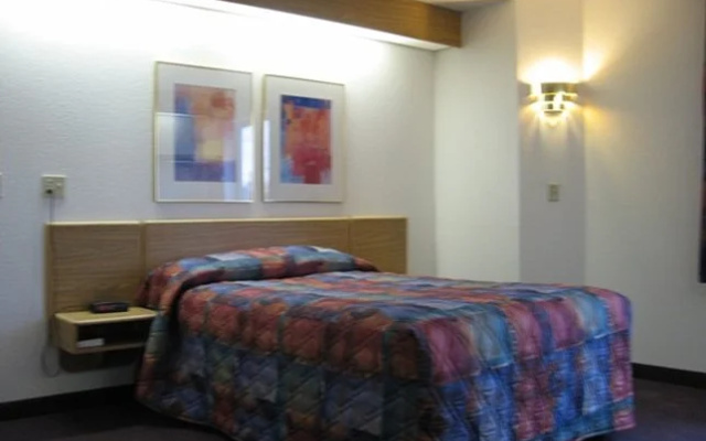 Motel 6 Markle
