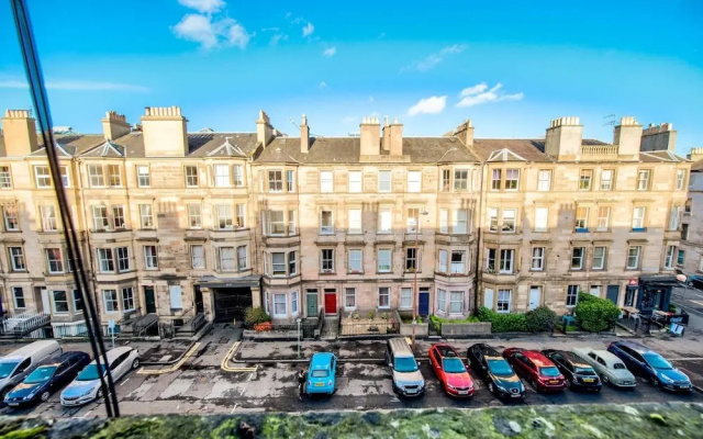 Comfortable 1 Bedroom Flat, Close To City Centre