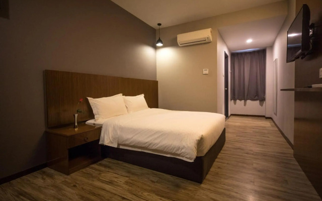 3-Plus Hotel