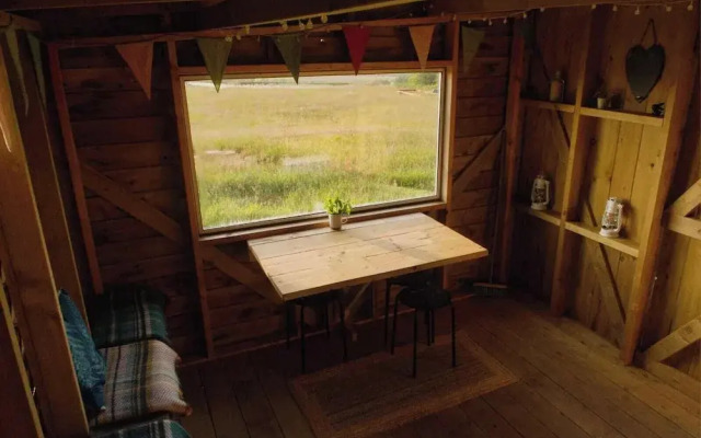 Glamping Pod - Sleeps 2 - Pets - Parking - Wifi