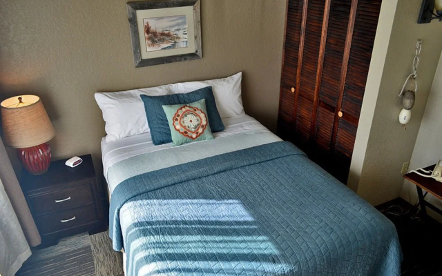 Seldovia Boardwalk Hotel