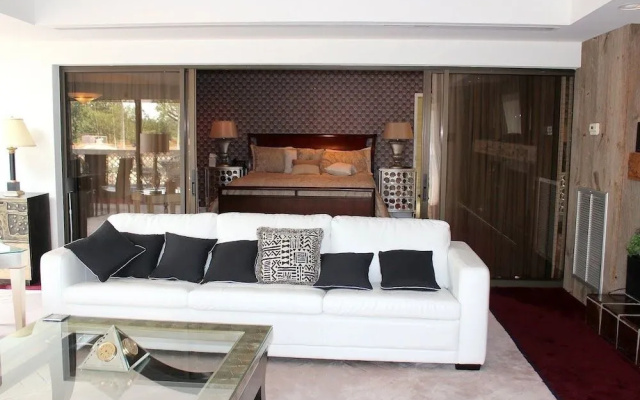 Hosteeva Marina Luxury Suites
