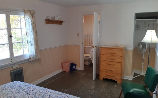Miners Bay Lodge