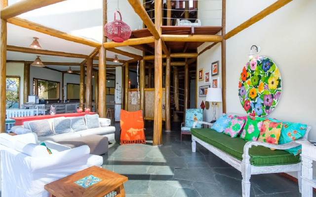 Pineapples Ubatuba | Mansion overlooking the sea