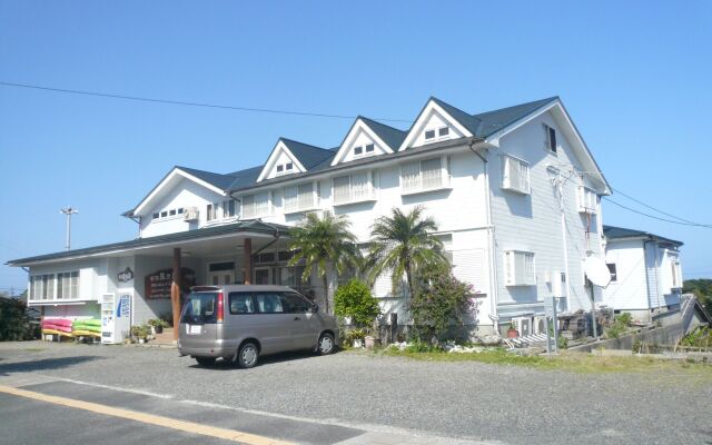 Minshuku Yakushima - Hostel Якусима вид на фасад