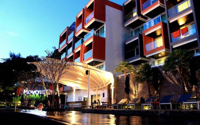 Отель Novotel Phuket Kamala Beach вид на фасад