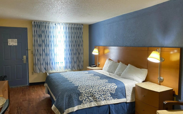 Motel 6 Savannah, GA- Gateway & I-95