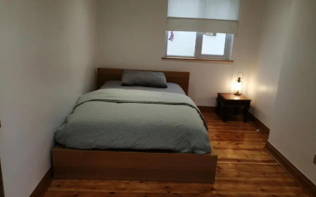 4 Bed House - Sleeps 10 - Pets - Parking - Wifi