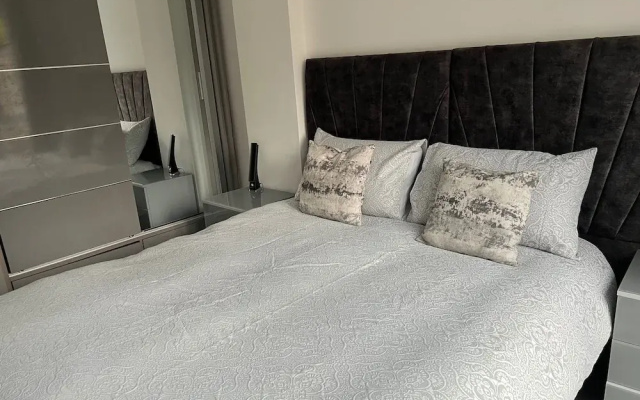 Private 1 Bedroom Apartment - Edinburgh - Sleeps 2