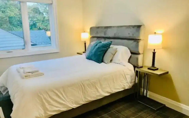 Professional Three Bedroom Condo Suite