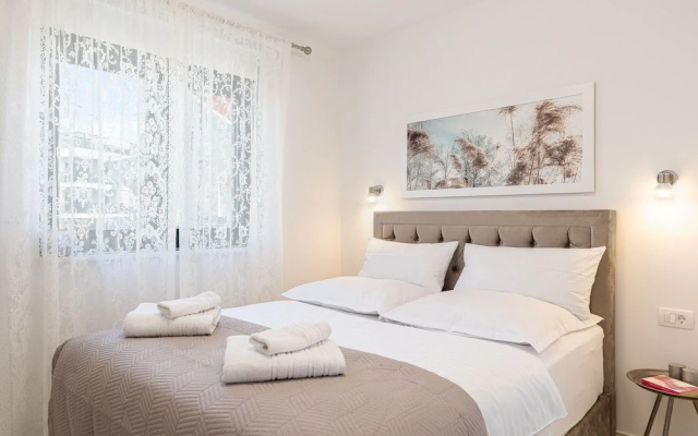 Apartment Summer Breeze Okrug Gornji