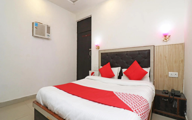 OYO Flagship 24679 Hotel Green House