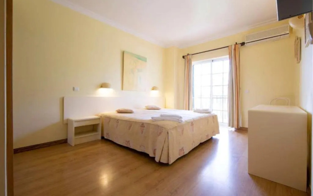 A Stylish Villa With a Private Pool, Short Drive From the Centre, Free AC & Wifi