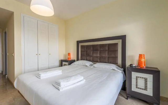 2199-Apt with terrace and pools