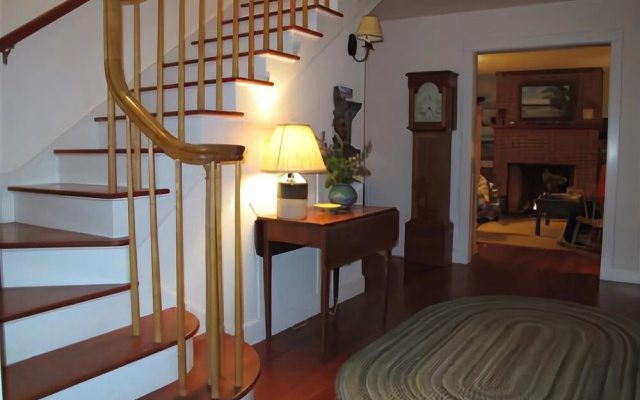 Artists Retreat - Four Bedroom Home