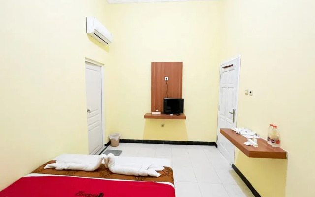 RedDoorz Near Makam Bung Karno Blitar