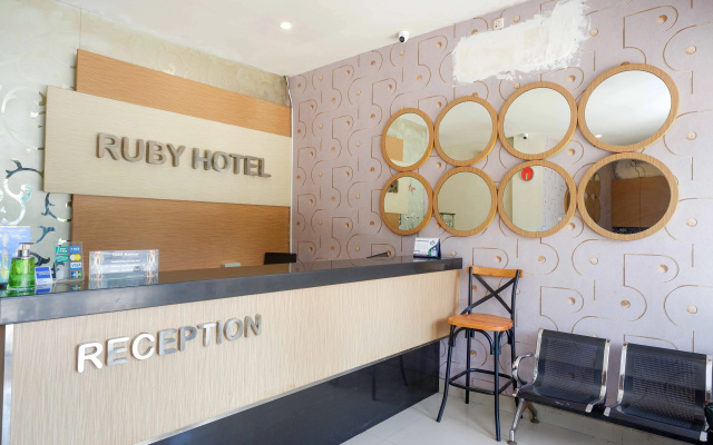 Urbanview Hotel Ruby Makassar