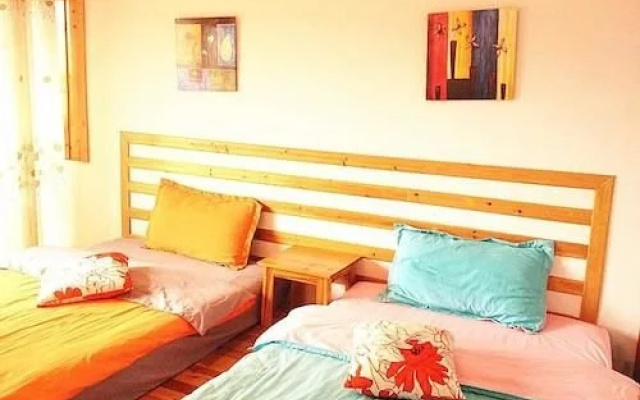 Fenghuang Liunian'erban Inn