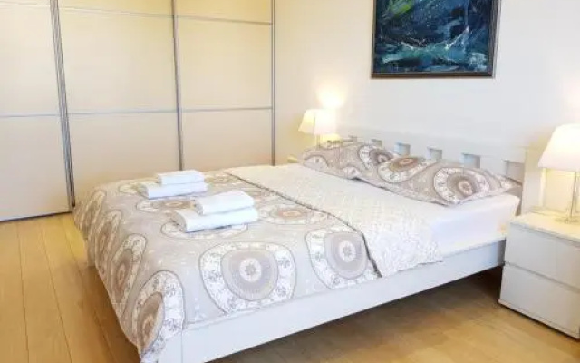 Apartment In Icici With Seaview Terrace Air Condition Wifi