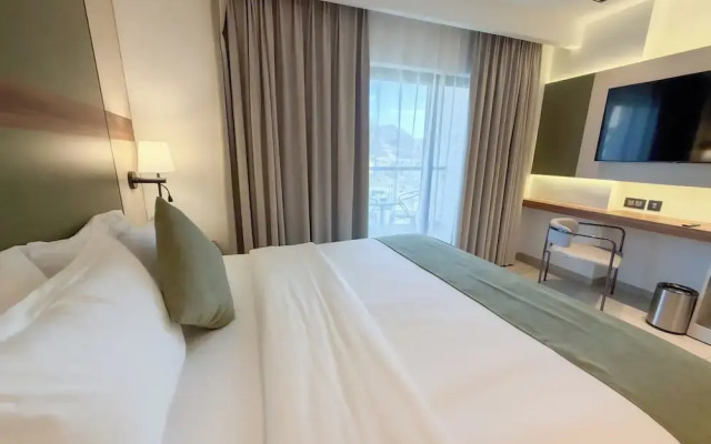 Coral Beach Hotel & Spa