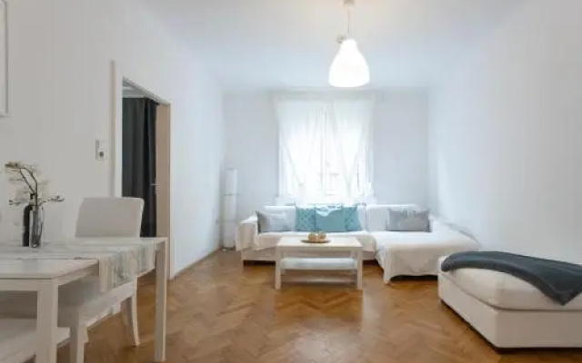 City Center Operastreet Apartment "Italy"