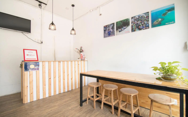 RedDoorz Plus @ Tran Hung Dao Street 2