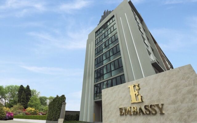 Отель Naptel Embassy Place вид на фасад