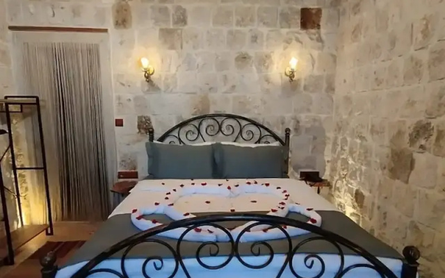 Yamak Stone House