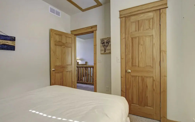 Nisa Mountain 36 2 Bedroom Condo by RedAwning