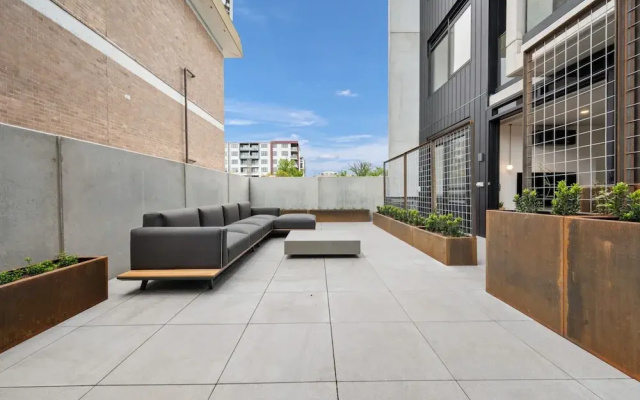Experience Elegance in This Chic 1-bed Unit