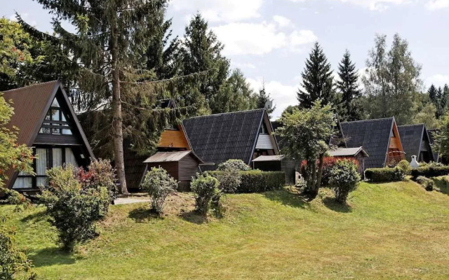 Wooden Chalet with Terrace near Swimming Lake