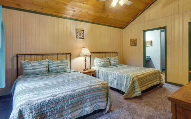 Gatlinburg Cabin Rental: 3 Mi to Downtown
