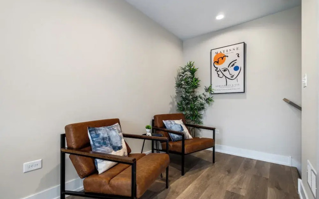 Spacious 4BR Warrenville Home- Rep 1