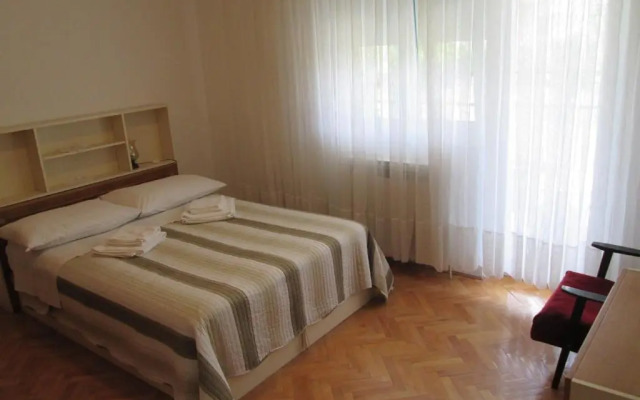 Velin Apartment