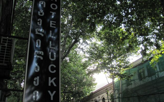 Отель Lucky Hostel Грузия, Тбилиси - отзывы, цены и фото номеров - забронировать отель Lucky Hostel онлайн вид на фасад