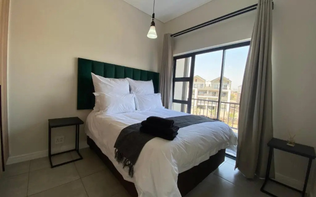 Modern 2-Bedroom Penthouse in Waterfall