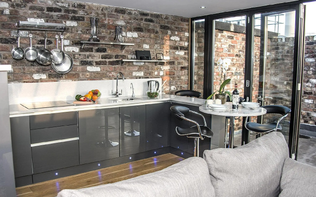 Base Serviced Apartments - Sir Thomas Street