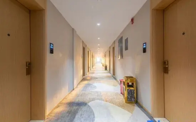 Zhenan Elegant Residence Hotel (Baicheng Railway Station)