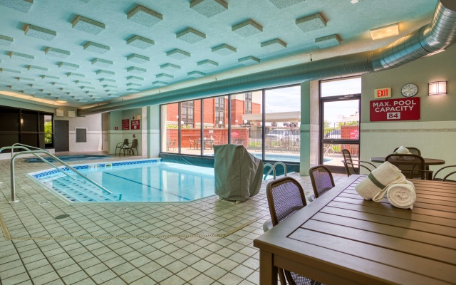 Drury Inn & Suites St. Louis Fairview Heights